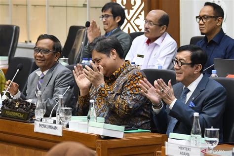 Membaca Peluang UMKM Dan Lapangan Kerja Lewat Perppu Cipta Kerja