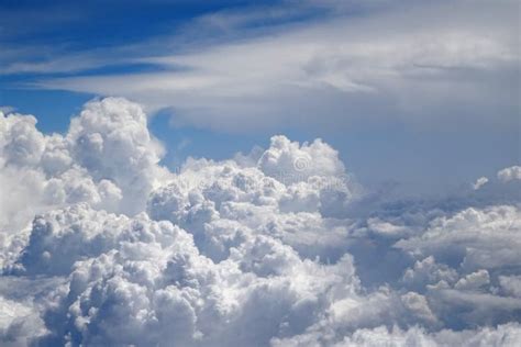 El Volar Sobre Las Nubes En 30 000 Pies Imagen De Archivo Imagen De