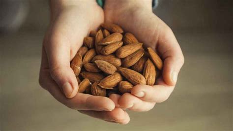 Esto es lo que dice la ciencia sobre tomar un puñado de almendras todos