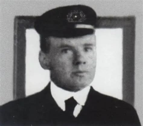 Titanics Officers Rms Titanic Second Officer Chlightoller