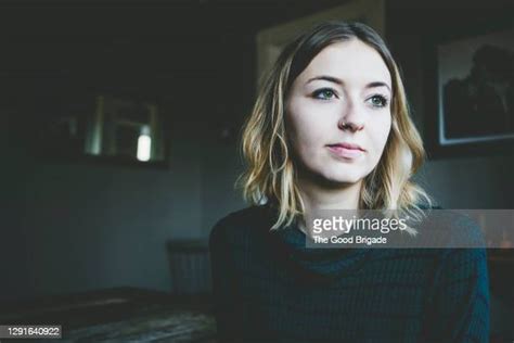 Blonde Woman Candid Photos Et Images De Collection Getty Images