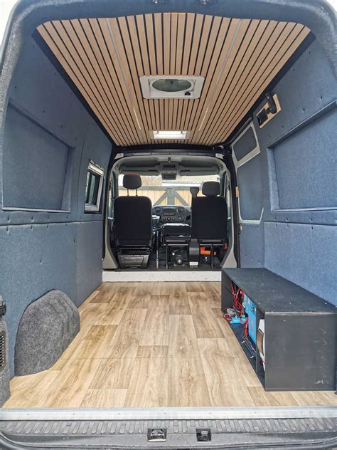 Fourgon aménagé Renault Master L2H2 Jean du voyage 4 NordVans