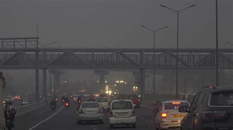 दिवाली के तीन दिन बाद भी दमघोंटू है दिल्ली की हवा गहरी धुंध के बीच Aqi