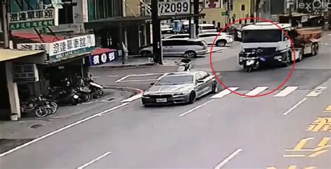 彰化員林驚悚死亡車禍！砂石車追撞前方機車 女騎士遭輾畫面曝光 社會 Nownews今日新聞