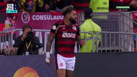 Matheuzinho celebra marca pelo Flamengo Inexplicável completar 100