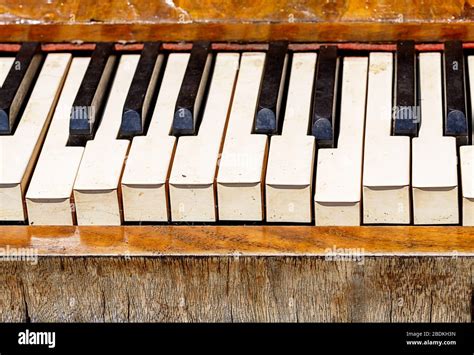 Piano keys hi-res stock photography and images - Alamy