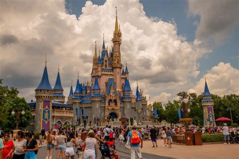 Disney World Attendance Is Down While The Other Parks Thrive Snogblogy