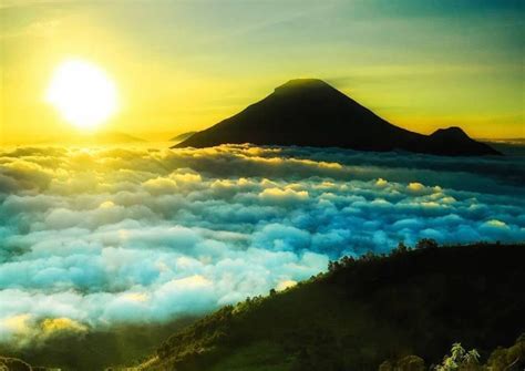 Deretan Wisata Negeri Di Atas Awan Paling Ciamik Pernah Ke Sana