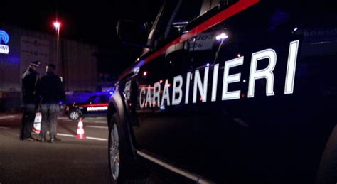 Ladro Ubriacone Ruba 14 Bottiglie Di Liquore Ma I Carabinieri Lo Arrestano Non Era Ubriaco