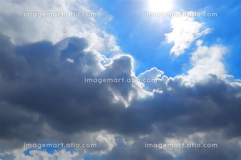 夏の青空と積乱雲の写真素材 194594722 イメージマート