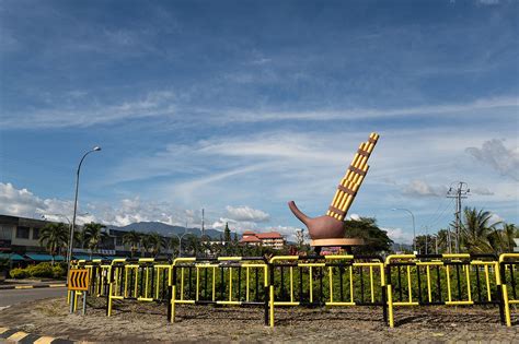 [PHOTOS] Sabah’s Roundabouts Have The Most Unique Statues In Malaysia