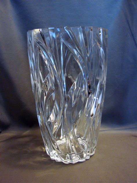 Large Heavy Crystal Clear Glass Vase Swirl Pattern Design Tall