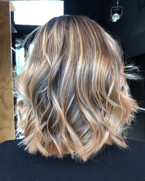 Get A Stunning Makeover With Golden Blonde Highlights On Your Short