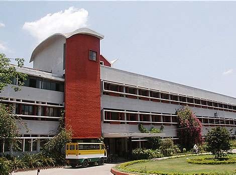 Janki Devi Memorial College: Courses, Contact Details, Facilities