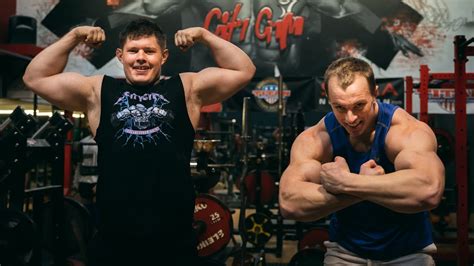 Bodybuilder Vs Powerlifter Who Can Deadlift The Most Youtube