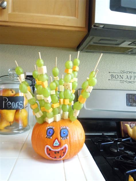 DaisyRaeCreations: Halloween fruit display for kids