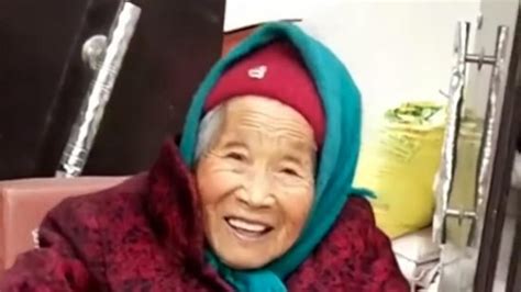 107歲母親送糖氹84歲女兒 博得愛女一笑！網民羨慕：最幸福孩子 港生活 尋找香港好去處