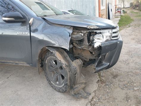 Una Camioneta Choc Y Arras Una Columna De Alumbrado P Blico En Carlos