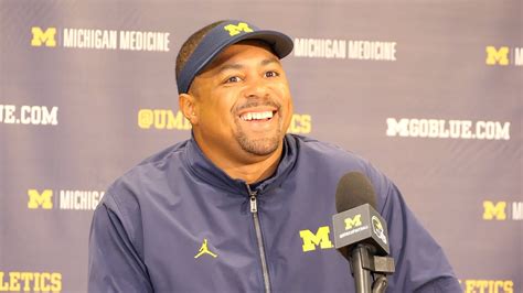 Michigan RB coach Mike Hart wishes he'd gotten NIL money when he played ...