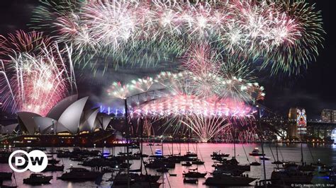 Sydney harbour fireworks to welcome 2016 – DW – 12/31/2015