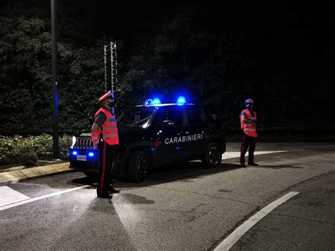 Ubriaco Non Si Ferma Allalt Dei Carabinieri Inseguimento Tra Salara