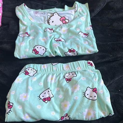 Hello Kitty Intimates And Sleepwear Hello Kitty Daisy Pajama Set Poshmark