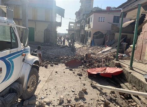 Trz Sienie Ziemi Na Haiti R Polscy Ratownicy Gotowi Pom C