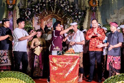 Bupati Giri Prasta Hadiri Perayaan Hut St Giri Saraswati Banjar