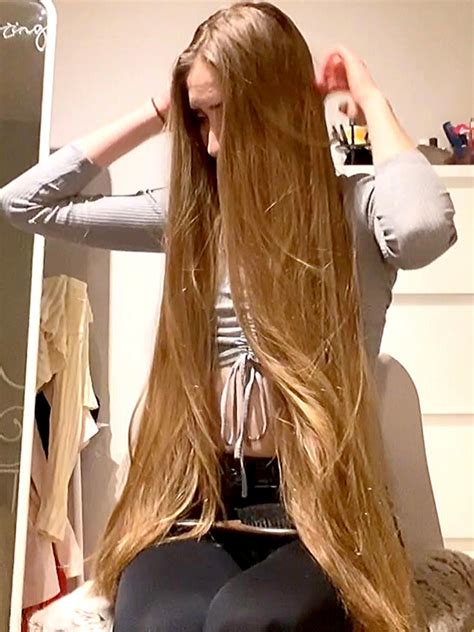VIDEO Bikini Rapunzel