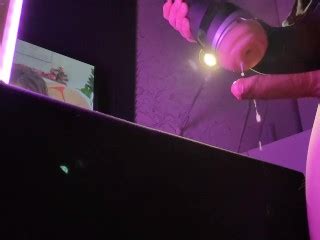 角质男人看色情片并操手电筒玩具猫然后射精 Pornhub Gay