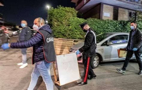 Mobile Cade Da Un Balcone E Colpisce Bimbo A Roma 5 Dago Fotogallery