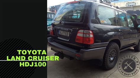 Lány Magas Megereszkedése Toyota Land Cruiser Hdj 100 Szándékosan