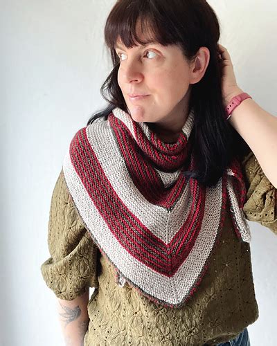 Ravelry Easy Triangle Pattern By Nadia Crétin Léchenne