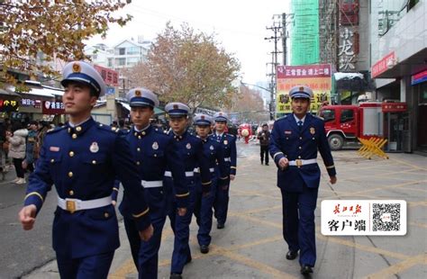 “橄榄绿”变“火焰蓝” ，长江日报记者直击武汉消防全面换装首日武汉新闻中心长江网cjncn