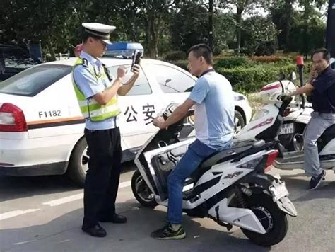 交警提醒：骑电动车需要随身携带这些证件，否则罚你也没话说 搜狐汽车 搜狐网