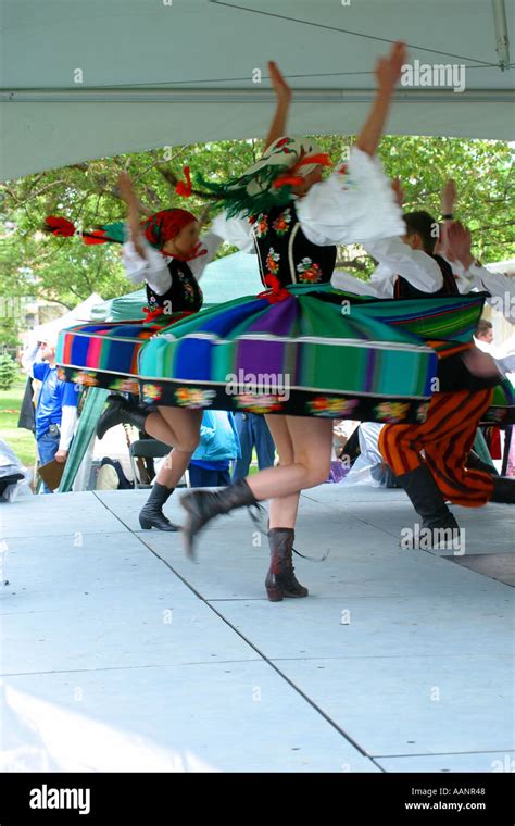 Polish folk dance Stock Photo - Alamy