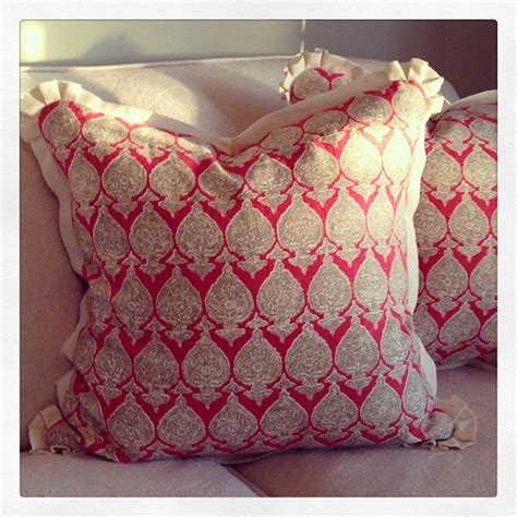 Love The Box Pleated Corners With 1 Flange Pillows Designed By Emy Riley Interiors Workroom