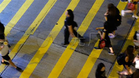 夜间繁忙的香港人行横道3840x2160高清视频素材下载编号7593070实拍视频光厂vj师网