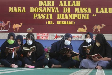 Tadarus Al Quran Di Lapas Perempuan Malang Antara Foto