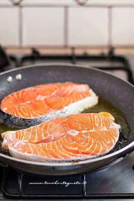 Salmone In Padella Morbido E Succoso Ricetta In Minuti