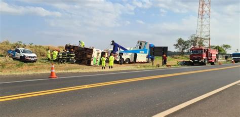 Nibus De Transporte De Trabalhadores Rurais Tomba E Deixa V Tima Fatal