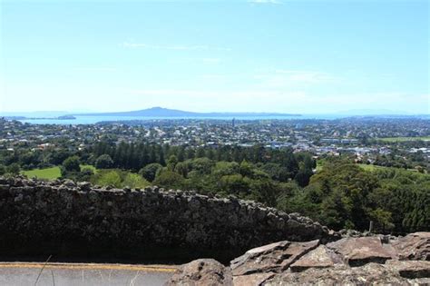 Premium Photo One Tree Hill Park Auckland Landscape City Park Maori