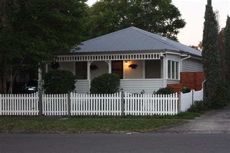 Wallaby Colourbond roof (& fence trims), Resene Quarter Foggy Grey - house colour, Resene ...