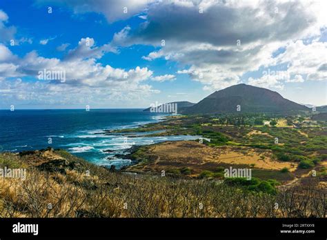 Landscape of southeastern Oahu, Hawaii, created by fissure eruption ...