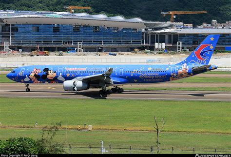 B China Eastern Airlines Airbus A Photo By Ruiqi Liang Id