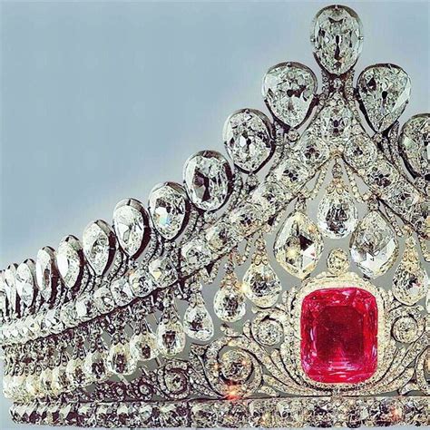 This is The Russian Nuptial Tiara Diadem Königliche juwelen Juwelen