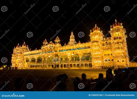 Fully Illuminated Grand Mysore Palace During Dasara (Vijaya Dashami) Festivals Stock Photo ...