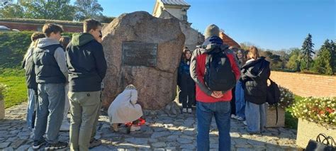 Zamojscy Uczniowie Posprz Tali Mogi Y Z Czas W Ii Wojny Wiatowej