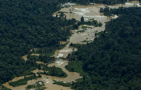 The destruction of Yanomami land caused by mining Amazônia Real