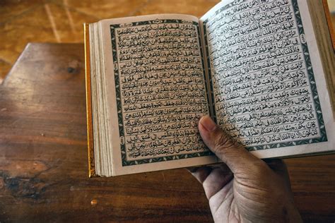 Quran Book Hand - Free photo on Pixabay